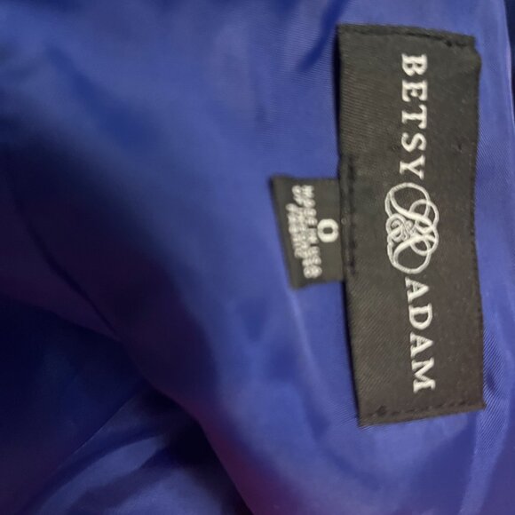 Gorgeous Betsy and Adam floor length gown - Picture 4 of 5